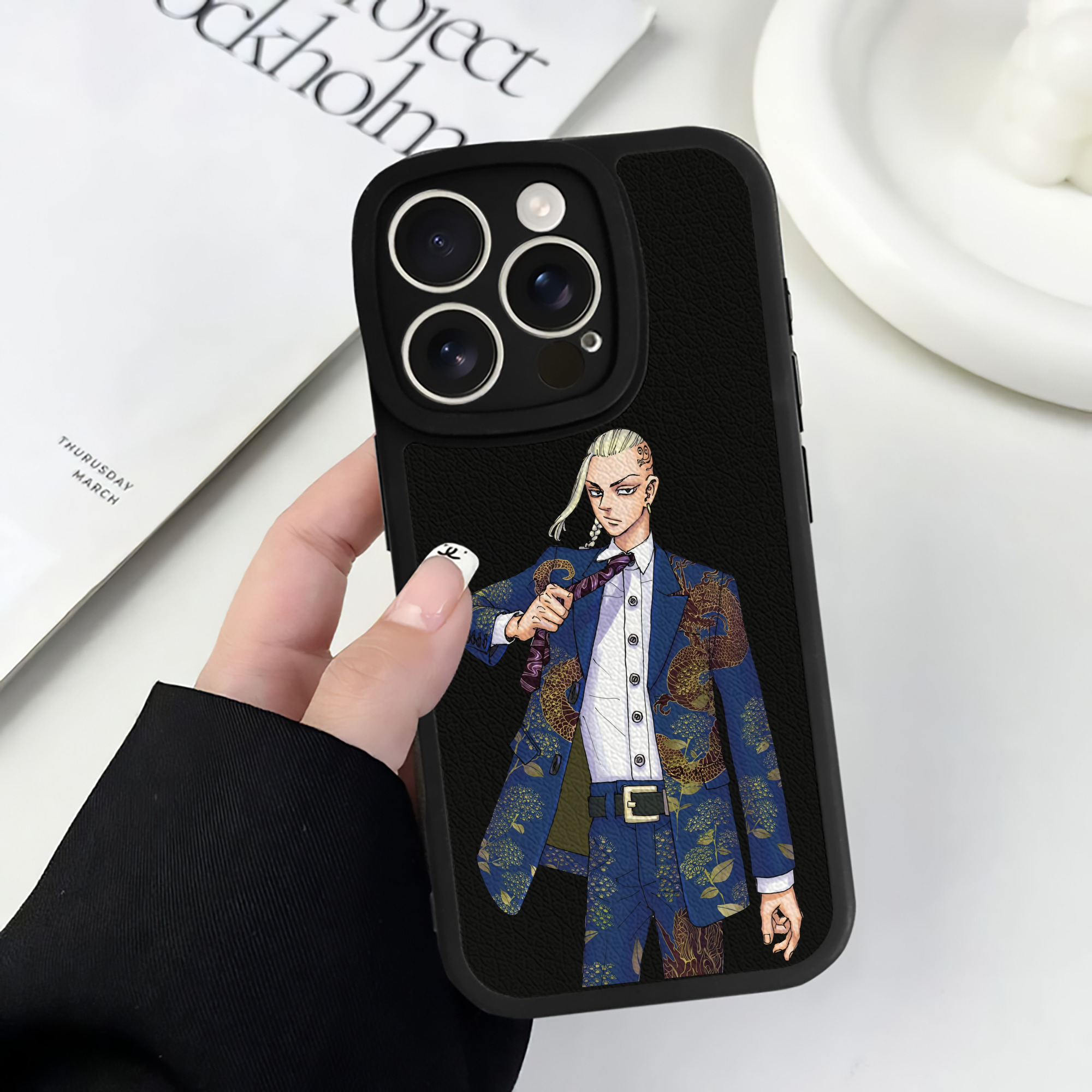 （画像用） 東京リベンジャーズ Tokyo Revengers 【iPhone 16シリーズ対応】シリコンスマホケース（レザー調） 材質：シリコン